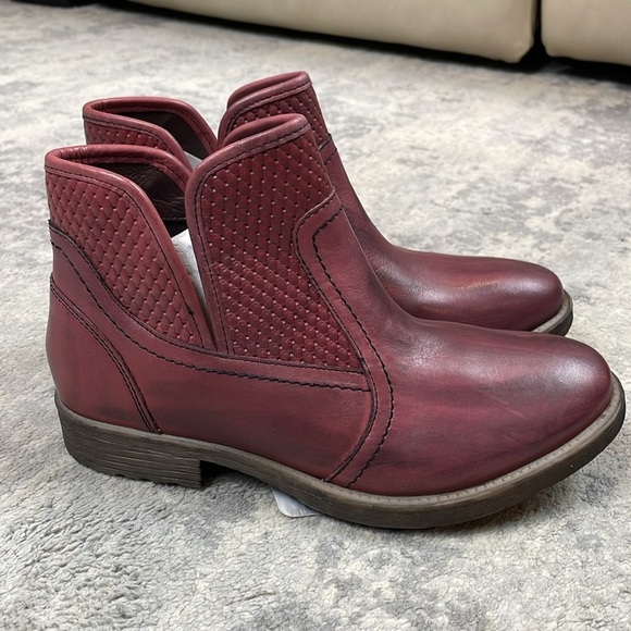 New Roan by Bed Stu Gossip Burgundy Leather Ankle Boots Distressed Quilted 7 - Picture 7 of 14